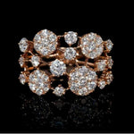 Antikes Ring aus Roségold mit glänzenden Steinen