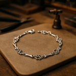 Armband mit hängenden Hundepfoten und Knochen aus Rohsilber, Limitierte Auflage