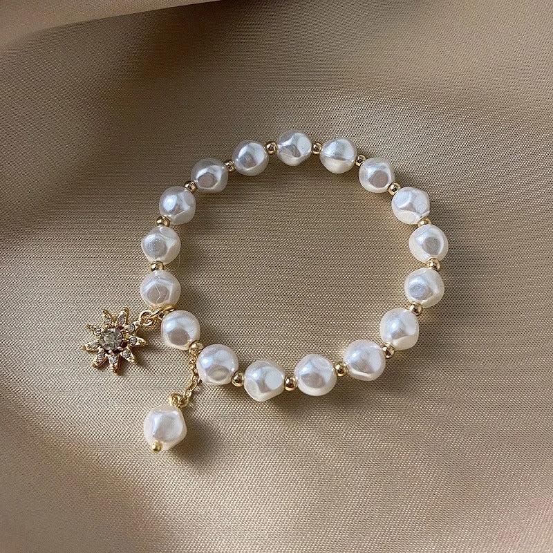 Armband mit Medaillon aus Weissgold, Gänseblümchen und Sonnenblume