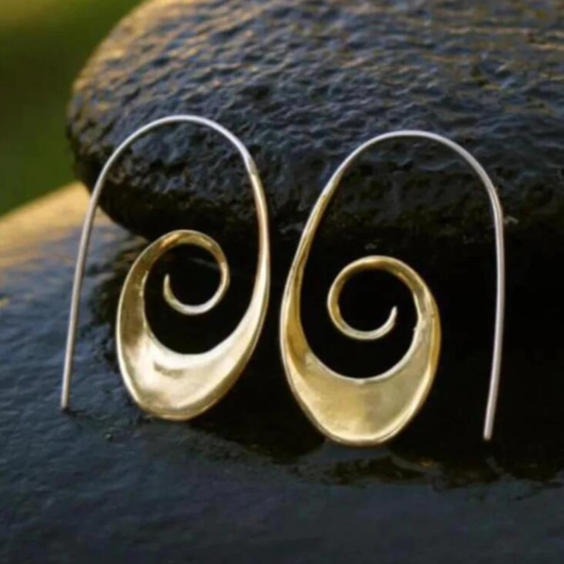 Böhmische spiralförmige Ohrringe in Gold und Silber