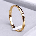 Einfacher Ring in Gold und Silber