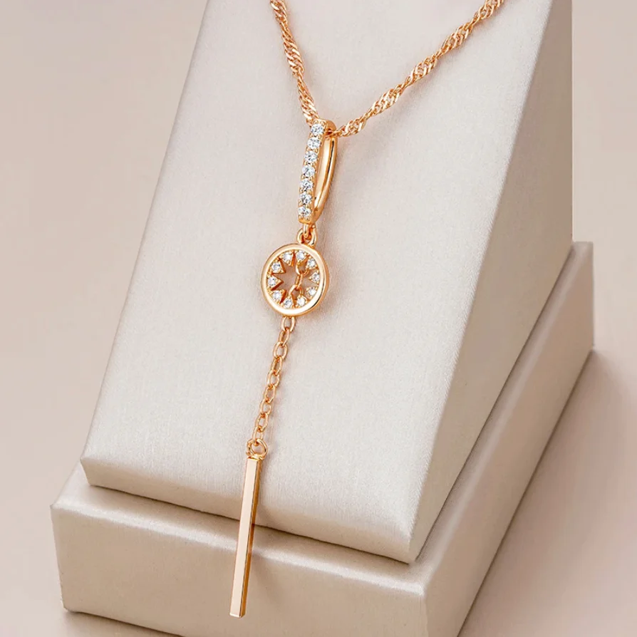 Elegante Halskette mit rundem Kristall in Gold
