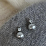 Elegante Ohrringe aus schwarzer Perle mit Zirkonia
