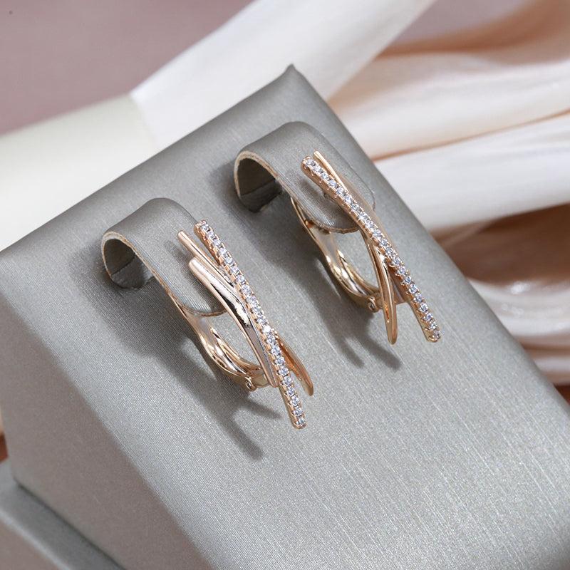 Elegante hängende Kreuzohrringe in Goldfarbe