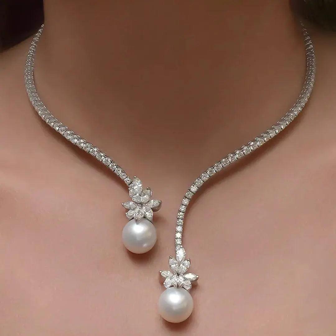 Elegante und strahlende Halskette aus Perlen in Silber