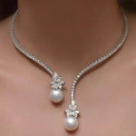 Elegante und strahlende Halskette aus Perlen in Silber