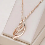 Elegante und harmonische Halskette in Goldfarbe