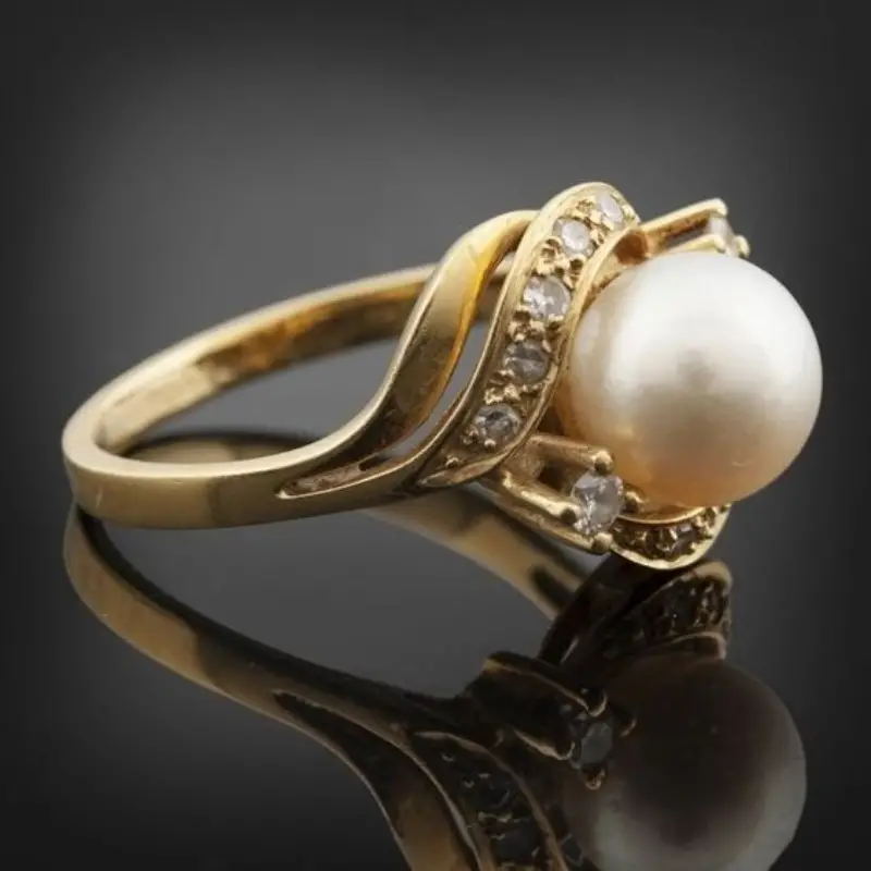 Eleganter Ring mit Margerite und glänzendem Gold