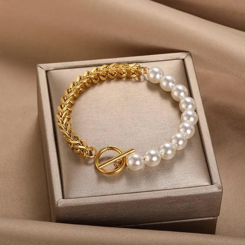 Elegantes Armband aus Gold und Margeriten