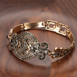 Elegantes Armband aus schwarzem Kristall