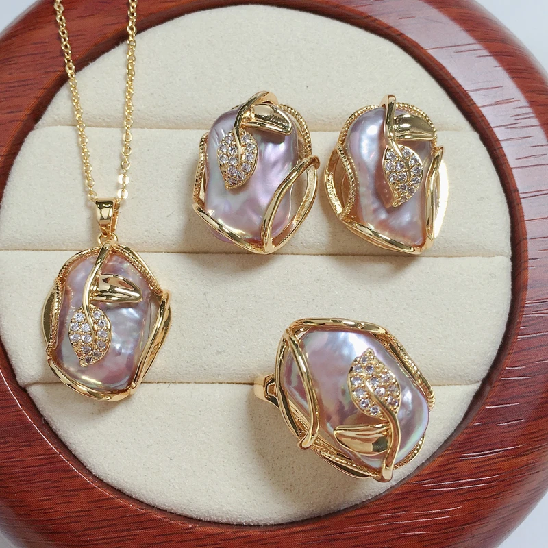 Set: Halskette und Ohrringe mit Süsswasserperlen in Gold