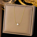 Goldene Halskette mit Diamanten