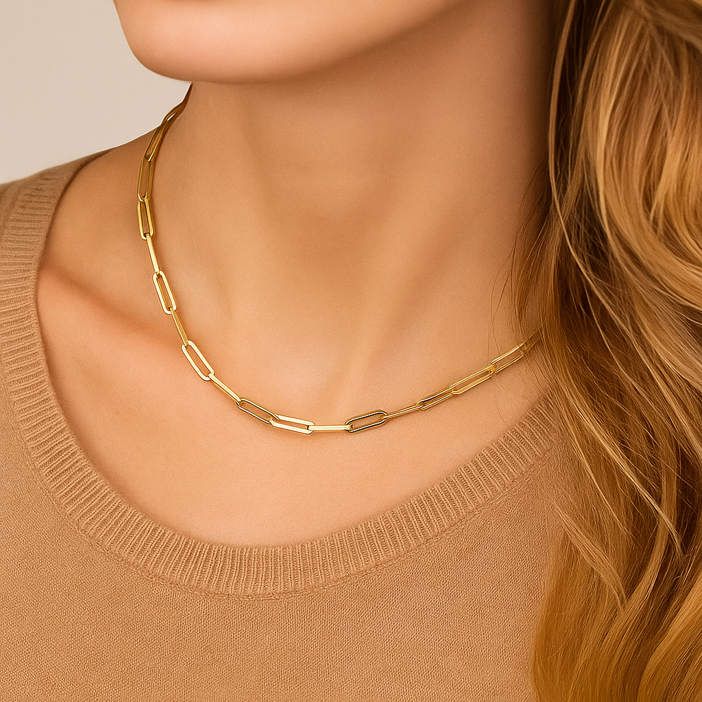 Goldene Halskette mit klassischer Kette