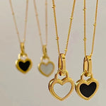Halskette mit Anhänger in schwarz und weiss Herz in Gold