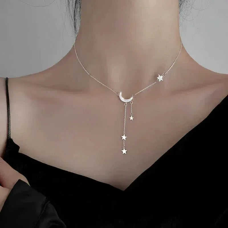 Halskette mit Mond und Sternen in Silber