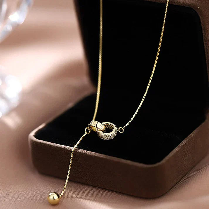 Halskette mit zwei Ringen