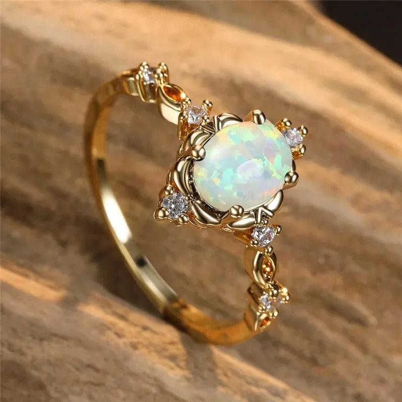 Handgefertigter Ring mit Edelstein Gold-Opal