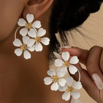 Hängende Ohrringe mit weissen Retro-Blumen