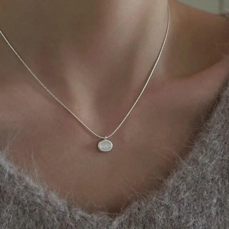 Klassische Halskette mit einzigartigem Anhänger in Silber