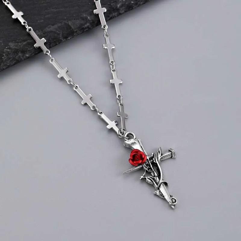 Kreuzanhänger aus Silber und Rotem Rosen