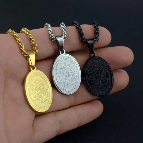 Ovales Halsband mit Engelsporträt aus Edelstahl