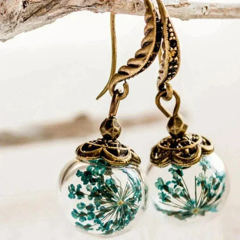 Retro Blumenohrringe in antikem Gold