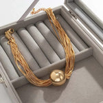 Retro-Halskette mit bunten Perlen in Goldfarbe