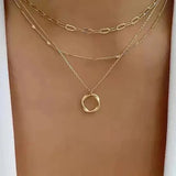 Retro-Kette mit Lagen aus Kette und goldenem Anhänger