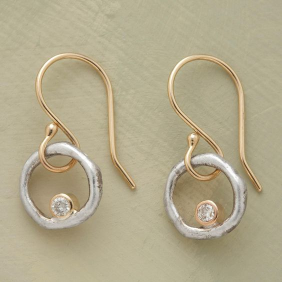 Retro-Ohrringe in Gold und Silber mit Zirkonia