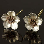 Retro-Ohrringe in Silber und Gold mit Blumen