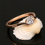 Retro-Ring aus Roségold mit Solitär und runden Diamanten