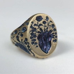 Retro-Ring mit blauer Blume in Gold