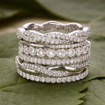 Retro-Ring mit Zirkonia in Schichten
