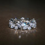 Retro-Ring mit runden und markisierten Diamanten