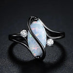 Retro-Ring mit schwarzem gedrehten Opal