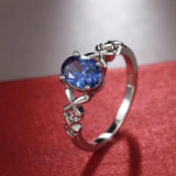 Retro Silberring mit blauem Kristall