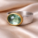 Retro grüner Ring mit runder Steine