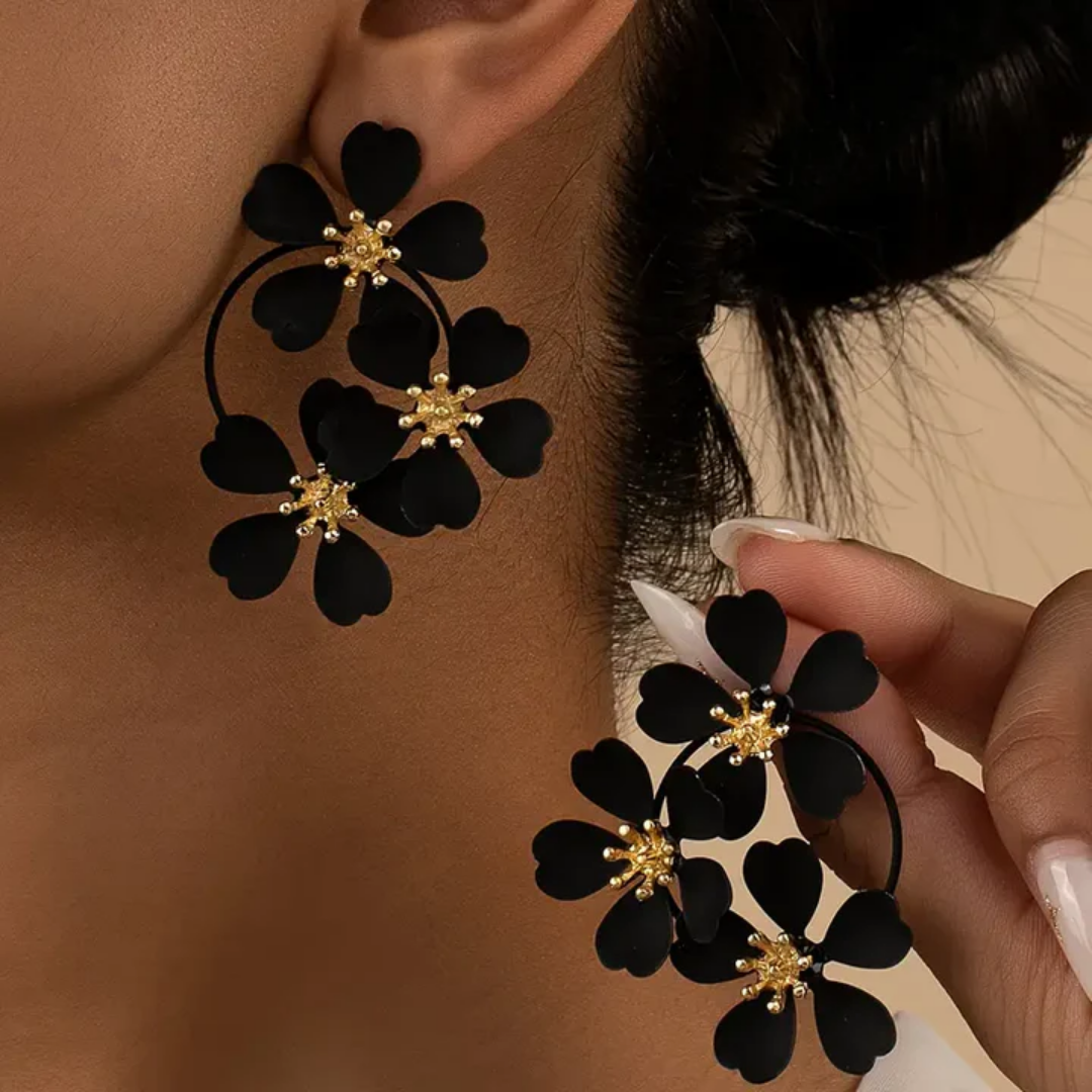 Retro hängende Ohrringe mit schwarzen Blumen