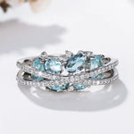 Ring mit Kreuz aus Silber und blauem Edelstein
