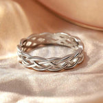 Ring mit geflochtenem Messing in gestanztem Silber