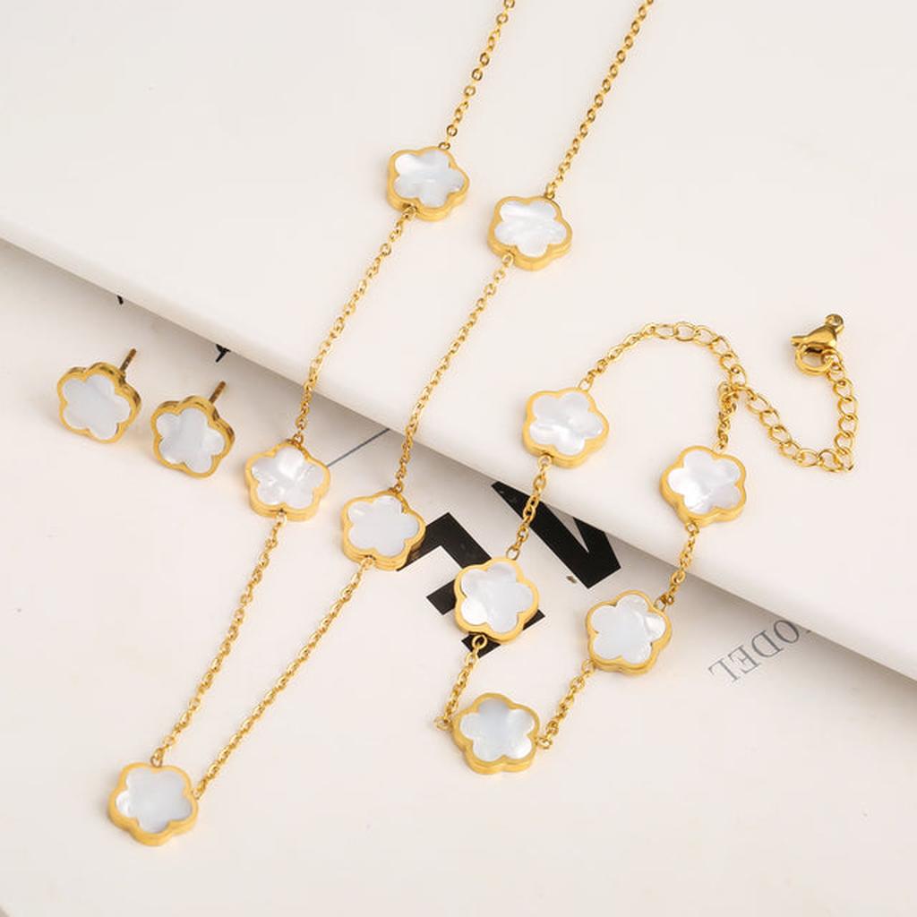 Set baumförmiger Schmuckstücke – Weiss