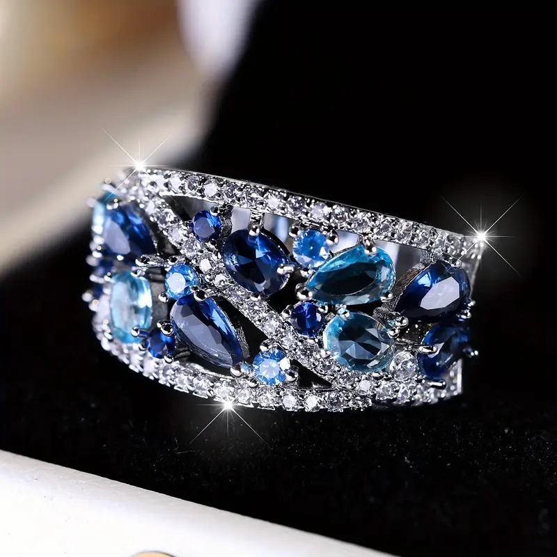 Silberne Vintage-Ring mit blauem Glanz