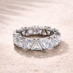 Vintage Dreieckiger Ring mit Steinen in Gold