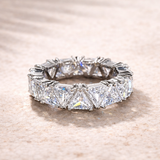 Vintage Dreieckiger Ring mit Steinen in Gold