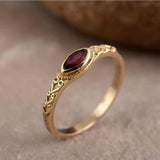 Vintage Goldring mit rotem Kristall