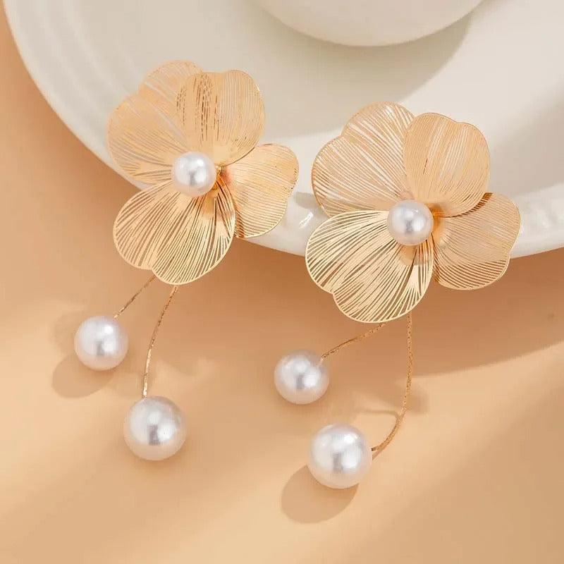 Vintage Ohrringe mit Blumen und Goldperlen