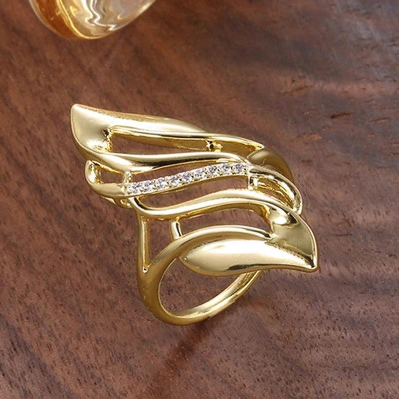Vintage-Ring aus Gold mit gedrehtem Blatt