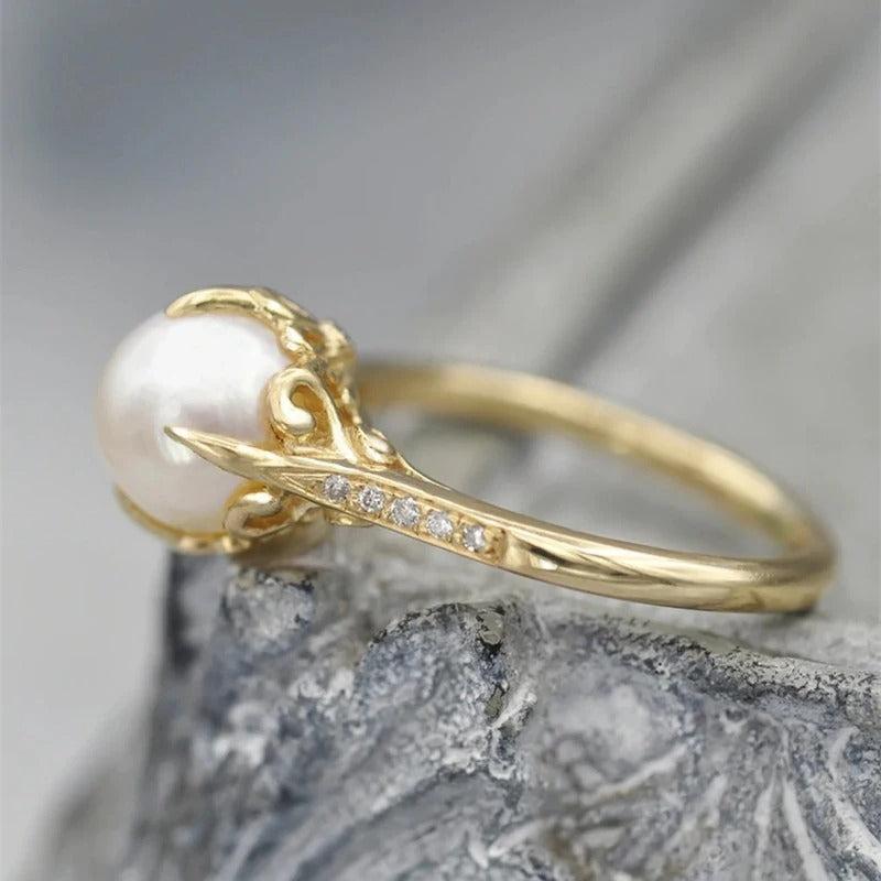 Vintage-Ring mit goldener Perle in der Mitte